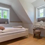 Reetdachhaus Unter Reet Reetdachhaus Unter Reet I *