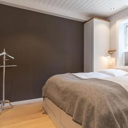 Reetdachhaus Unter Reet Reetdachhaus Unter Reet I *