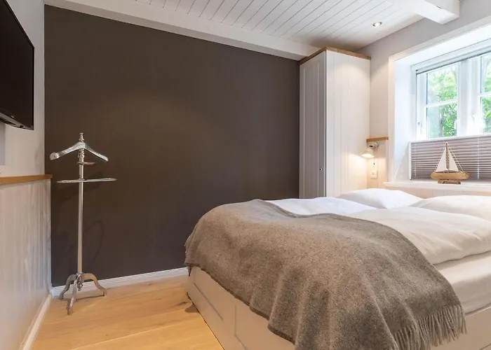 Reetdachhaus Unter Reet Reetdachhaus Unter Reet I *